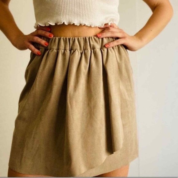 SOLD - Aritzia Wilfred Free Nescher Faux Suede Skirt - Picture 2 of 6